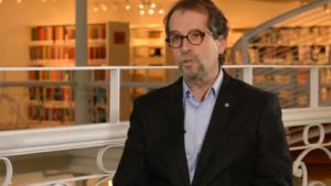 Le professeur Camil Bouchard, lauréat du Prix du Québec Marie-Andrée-Bertrand en innovation sociale